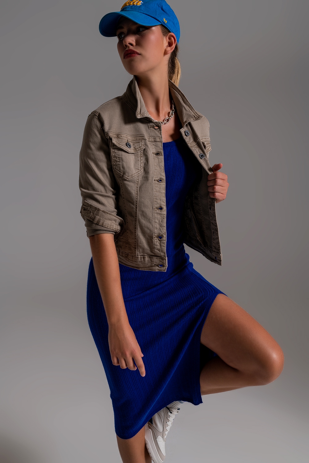 Chaqueta vaquera b&aacute;sica con bolsillos en Beige