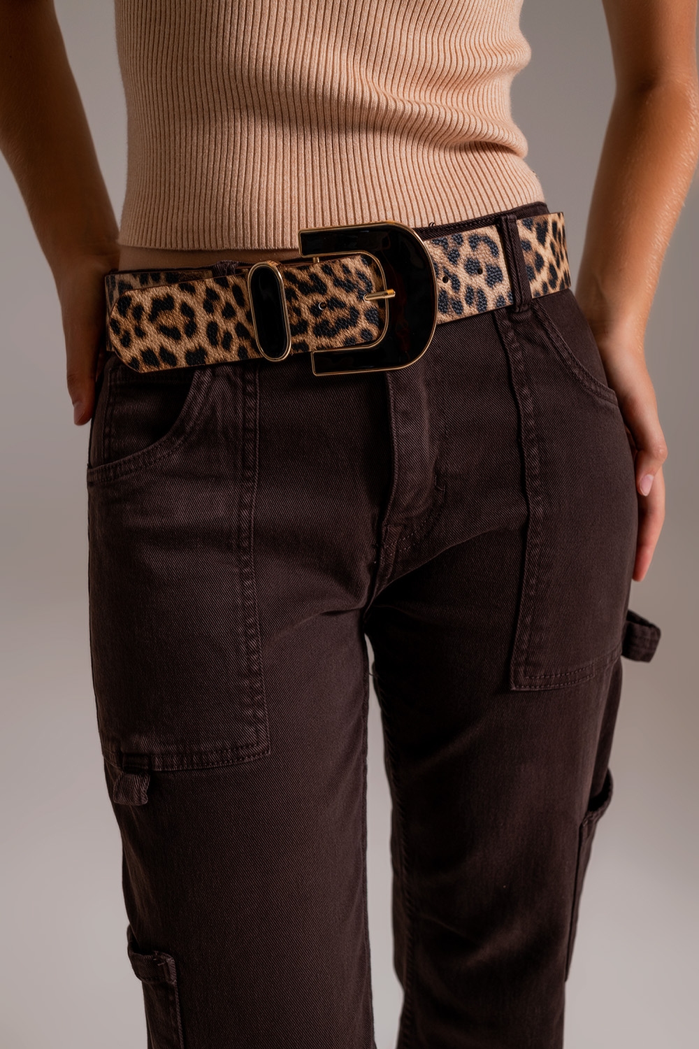 Pantalones cargo de pierna recta en marron Pantalones cargo de pierna recta en marron