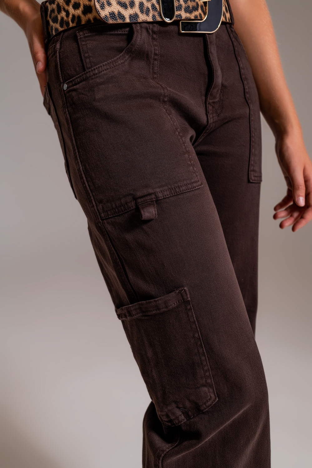 Pantalones cargo de pierna recta en marron Pantalones cargo de pierna recta en marron