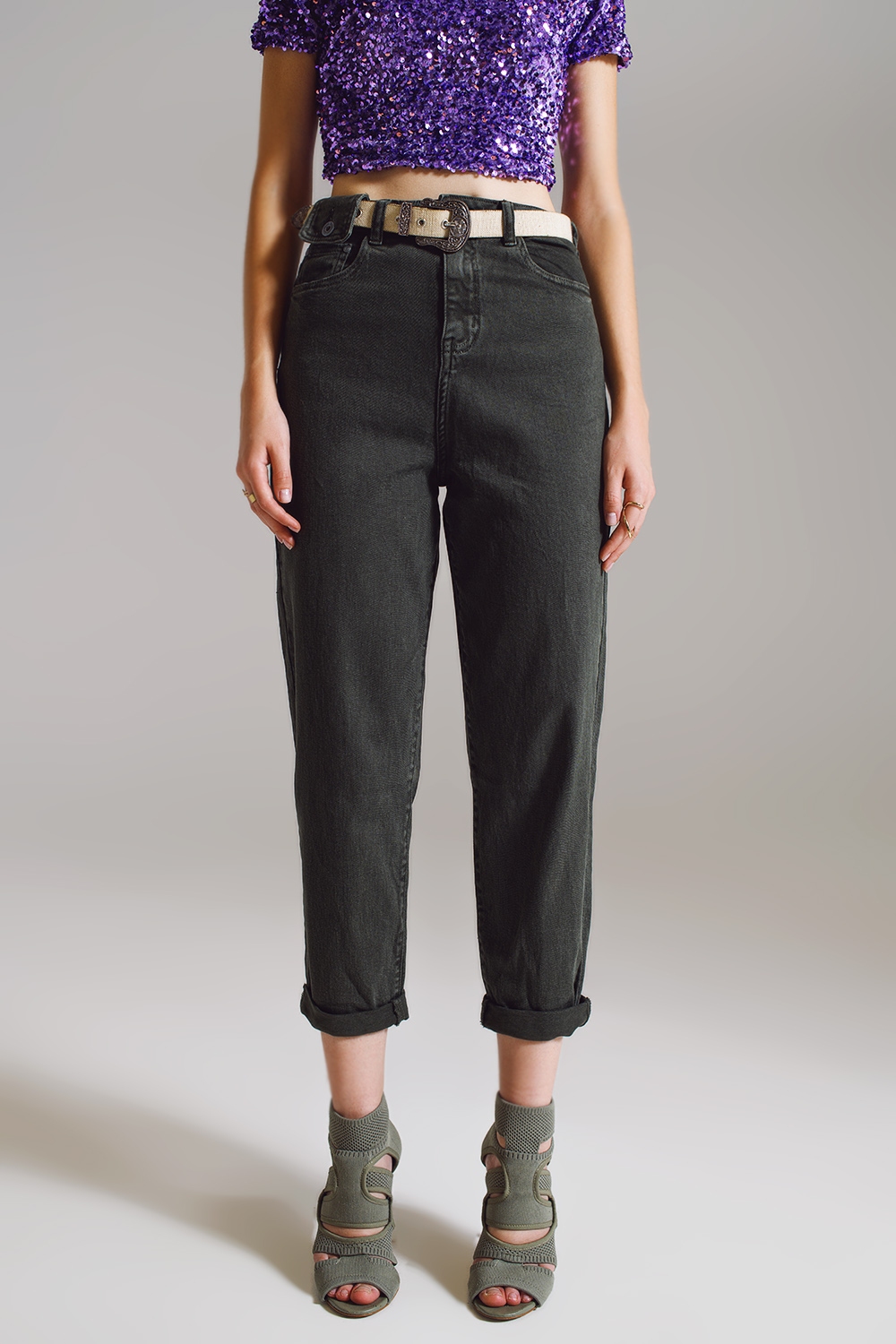 Pantalones verdes caqui y holgados con detalle de bolsillo en la cintura Pantalones verdes caqui y holgados con detalle de bolsillo en la cintura