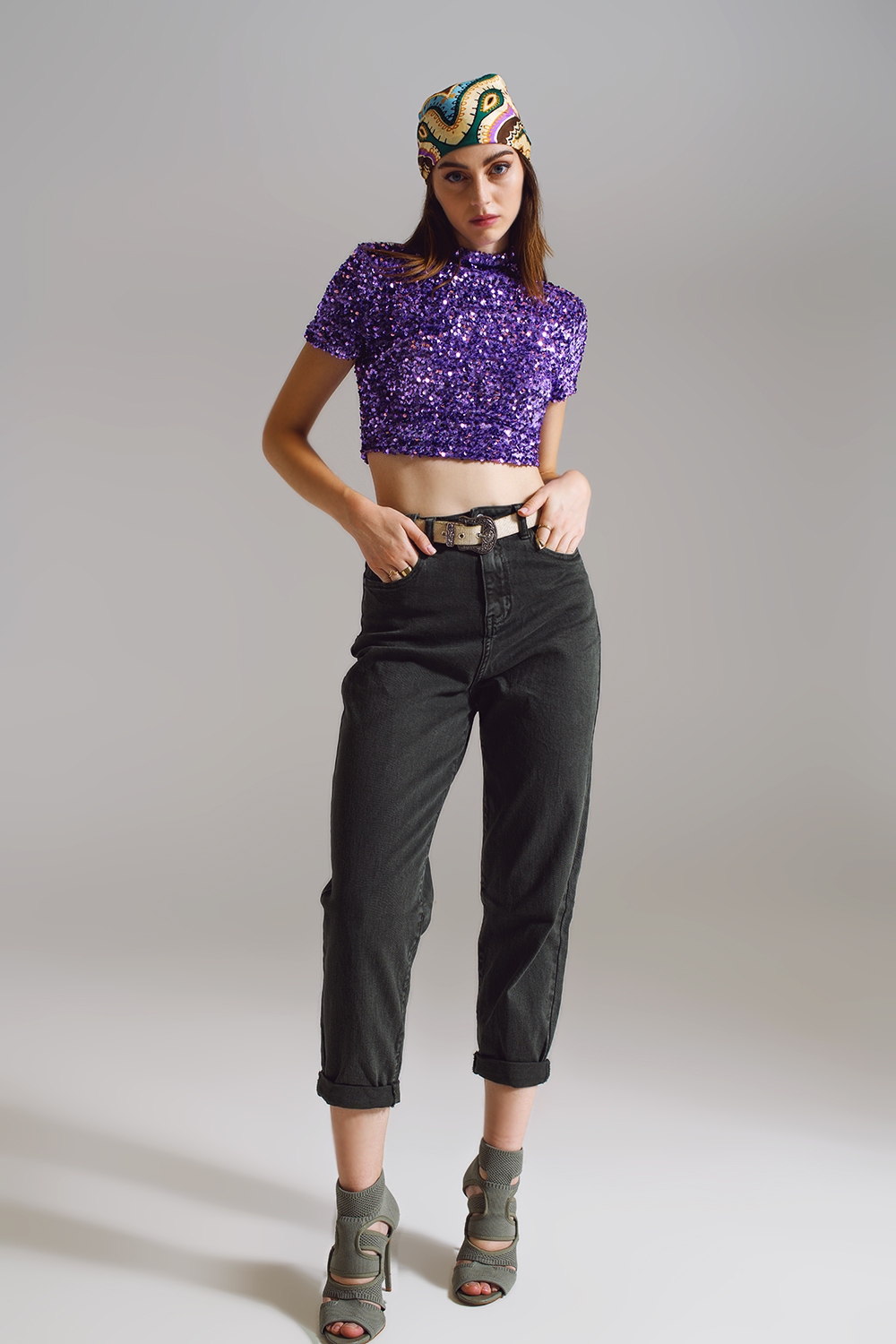 Pantalones verdes caqui y holgados con detalle de bolsillo en la cintura Pantalones verdes caqui y holgados con detalle de bolsillo en la cintura