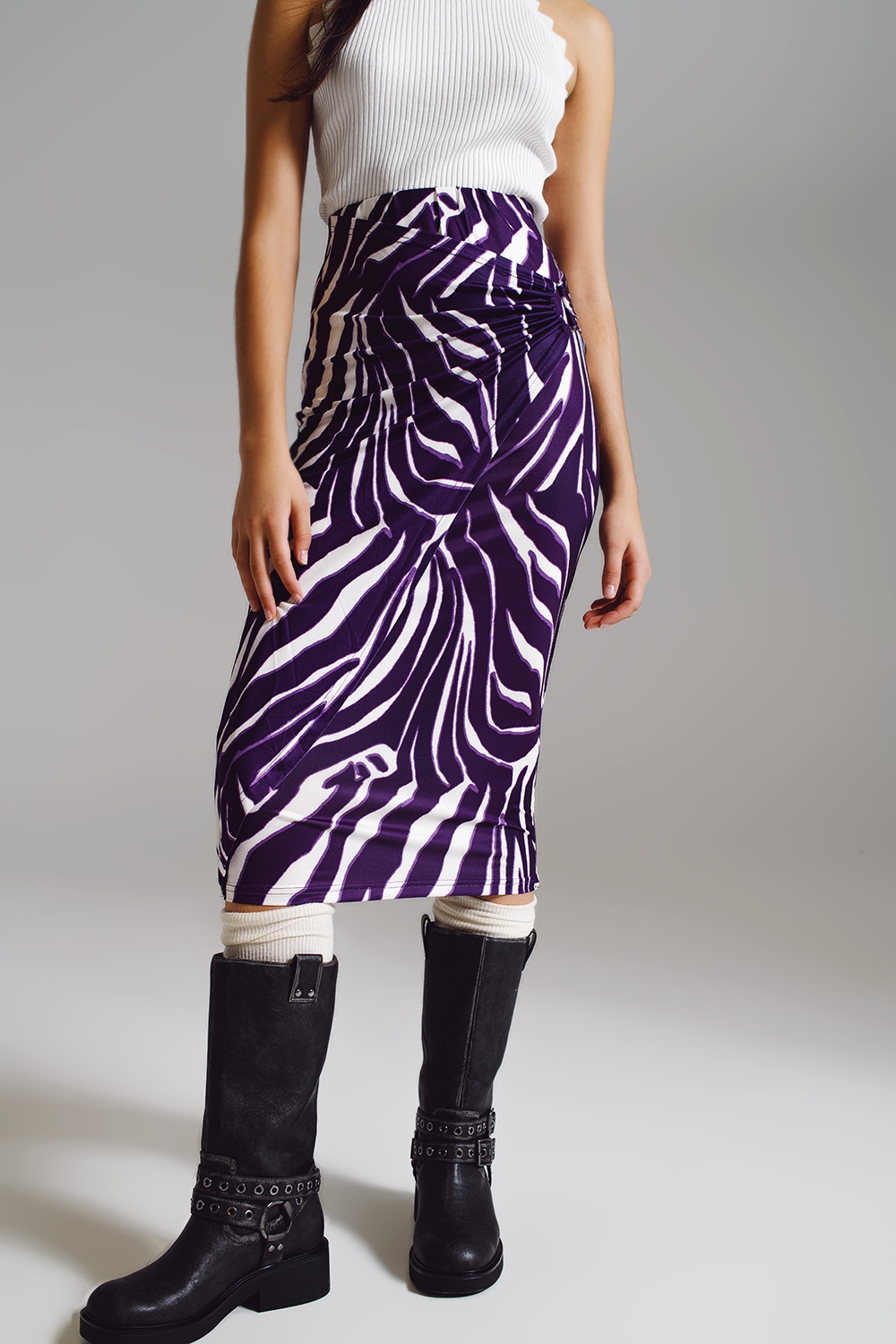 Falda envolvente con detalle fruncido en el lateral en estampado de cebra morado y crema