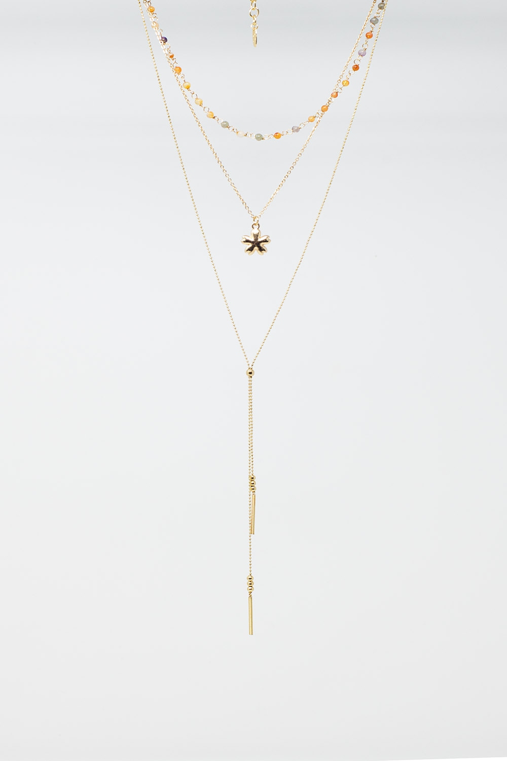Collar 3 en 1 con dije de estrella y cuentas multicolores.