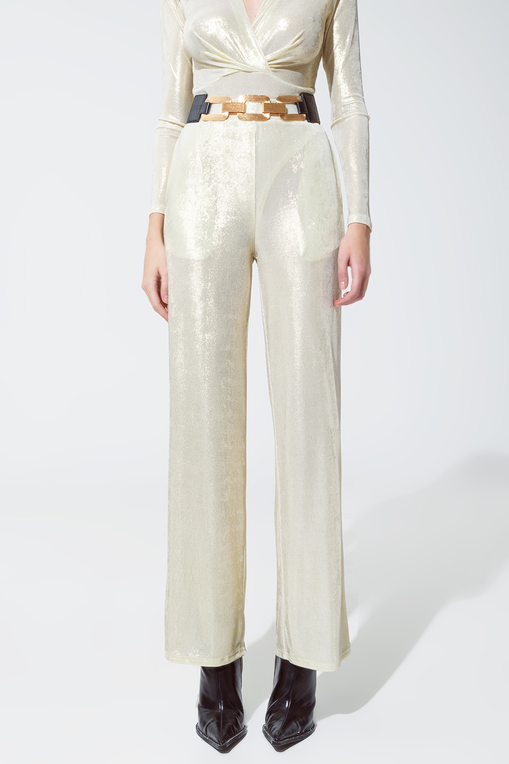 Leggings con acabado metalizado en blanco perla. Leggings con acabado metalizado en blanco perla.