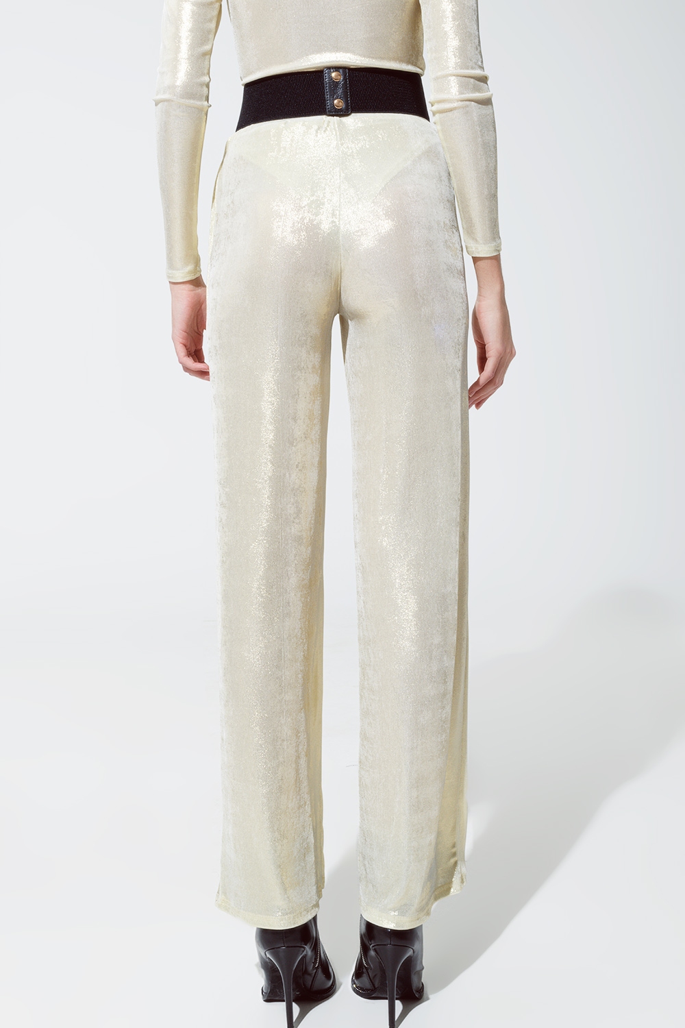 Leggings con acabado metalizado en blanco perla. Leggings con acabado metalizado en blanco perla.