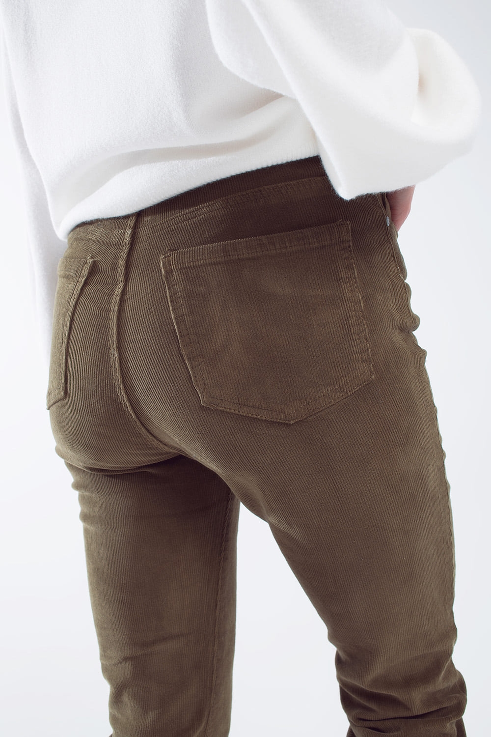Pantalón pitillo de pana en verde oliva Pantalón pitillo de pana en verde oliva