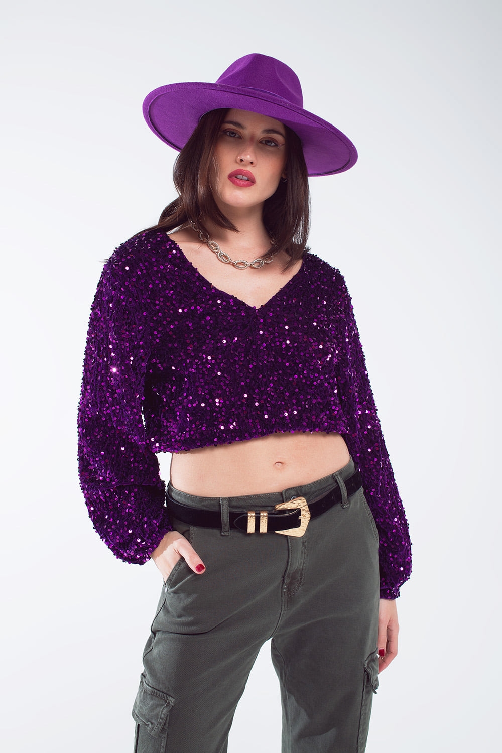 Top de lentejuelas morado con escote en V mangas globo y espalda abierta Top de lentejuelas morado con escote en V mangas globo y espalda abierta