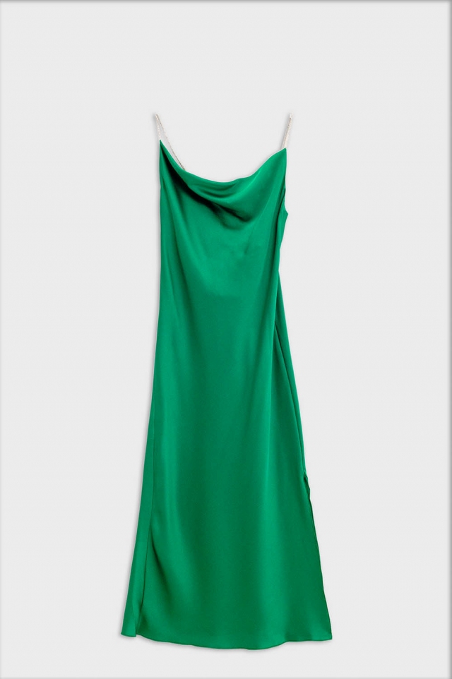 Vestido lencero de satén midi color verde de tirantes