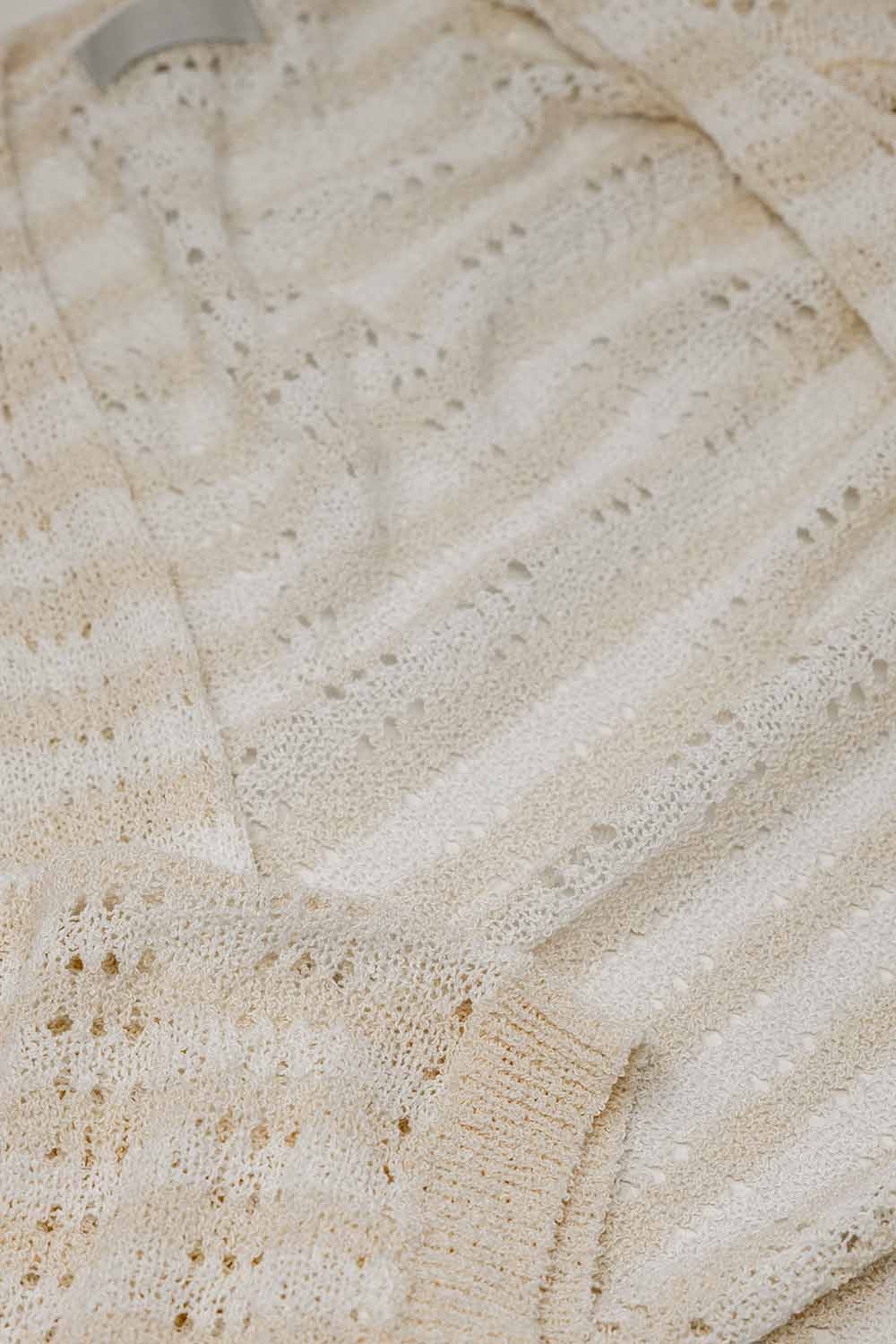 Poncho Crema Estilo Boho Con Punto Pointelle A Rayas Y Detalles De Flecos Poncho Crema Estilo Boho Con Punto Pointelle A Rayas Y Detalles De Flecos
