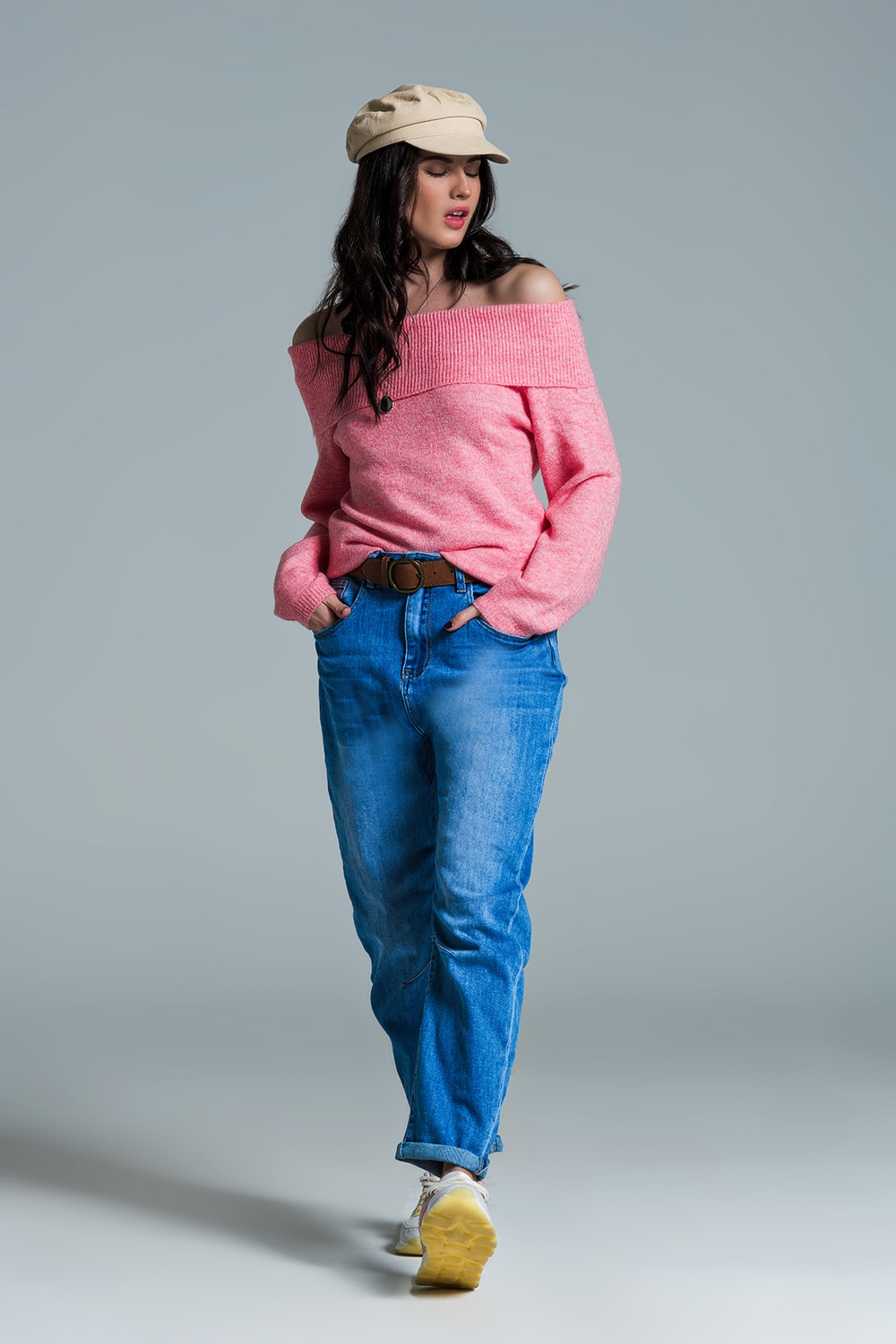 Vaqueros Basic Mom Fit en lavado medio con pinzas en las rodillas Vaqueros Basic Mom Fit en lavado medio con pinzas en las rodillas