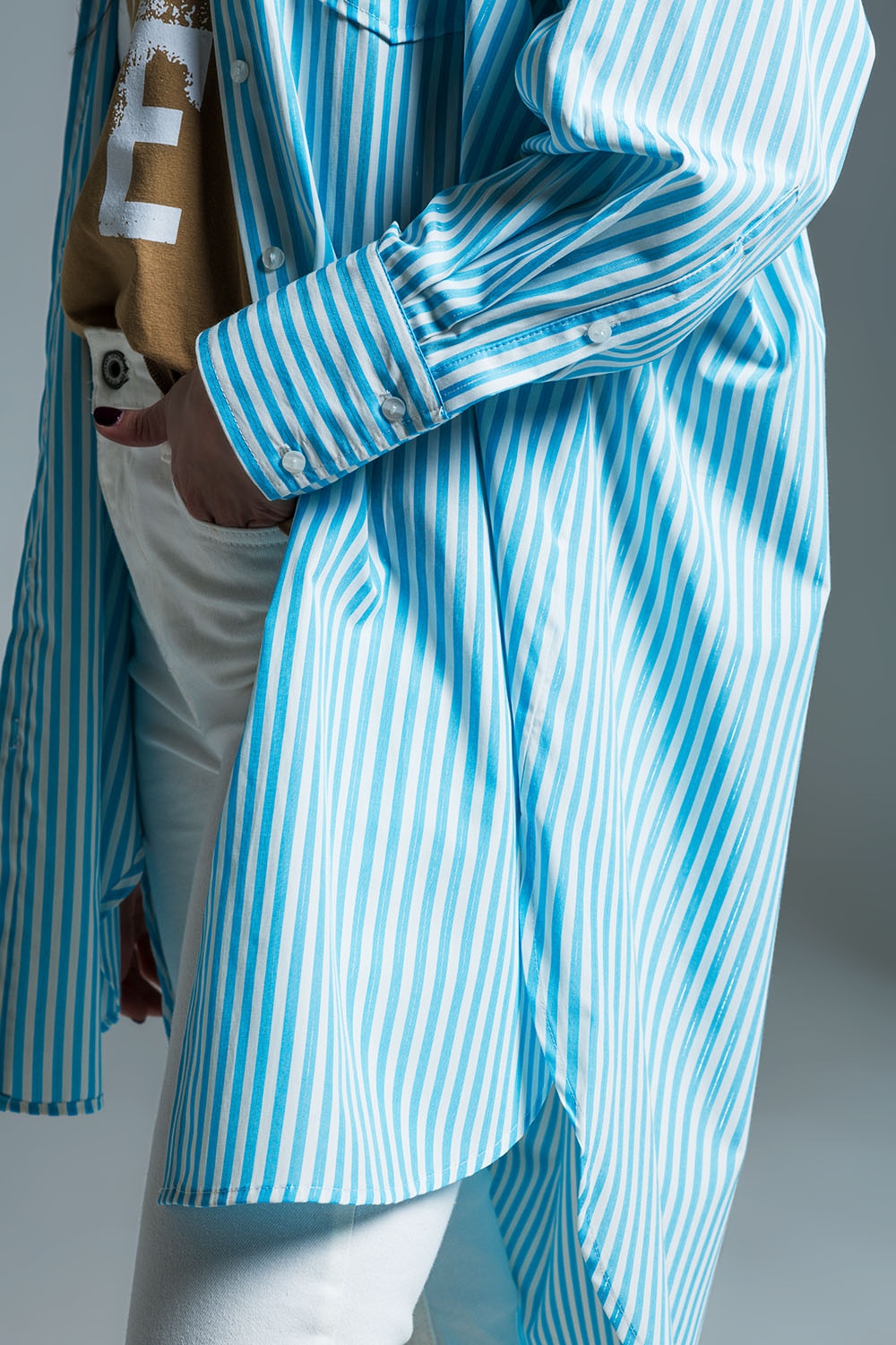Blusa oversize azul claro con rayas blancas Blusa oversize azul claro con rayas blancas