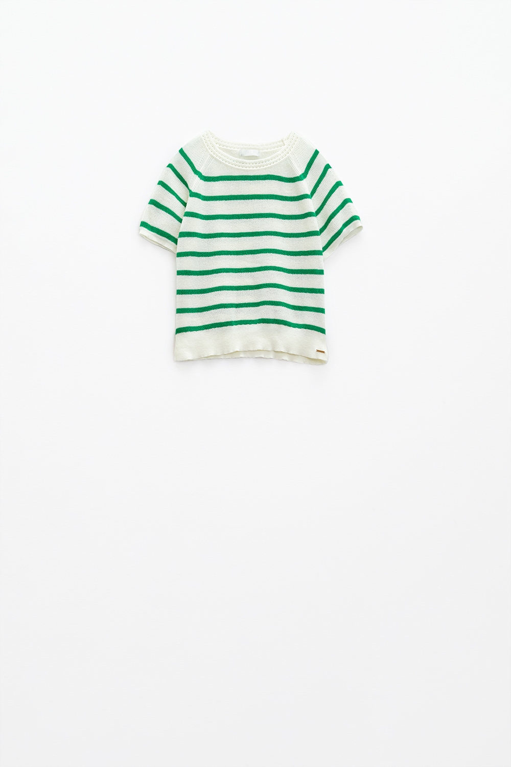 Sueter de manga corta de punto blanco con rayas verdes
