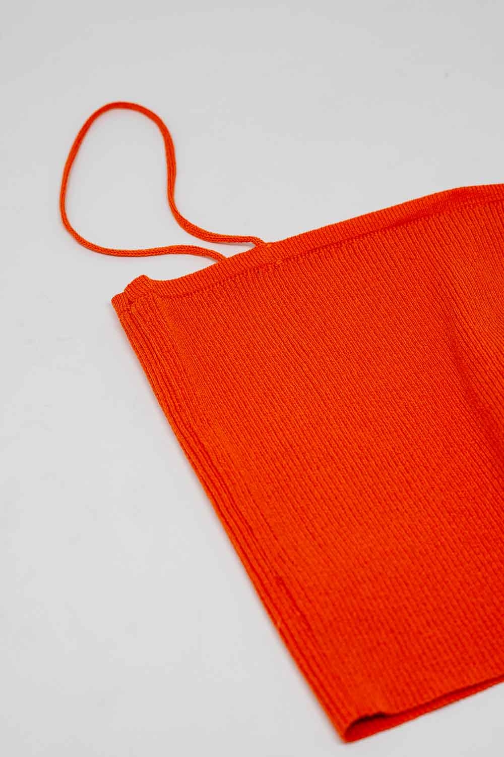 Top de punto básico naranja con tirantes finos Top de punto básico naranja con tirantes finos