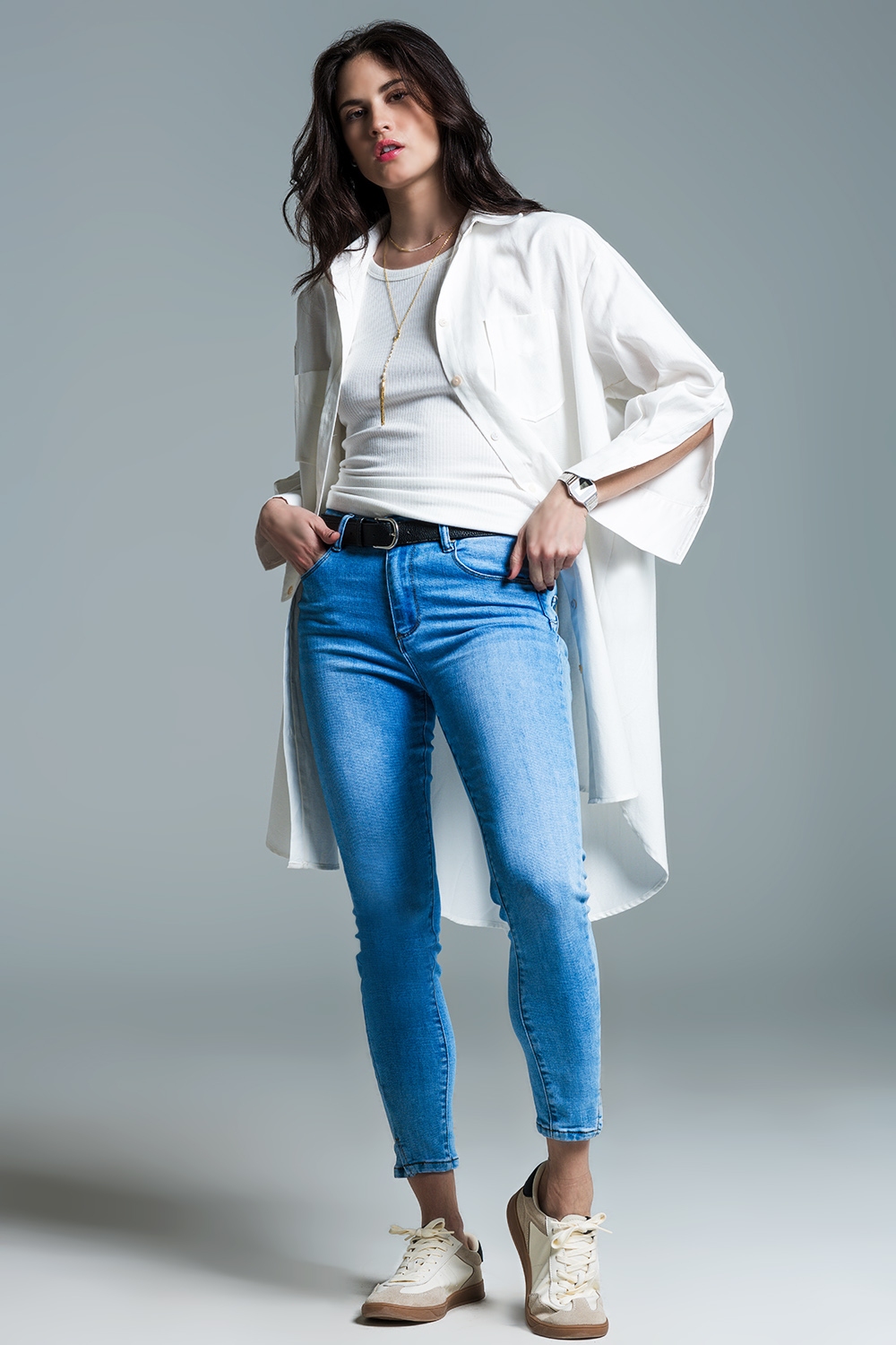 Camisa de corte boyfriend con manga 3/4 en blanco Camisa de corte boyfriend con manga 3/4 en blanco