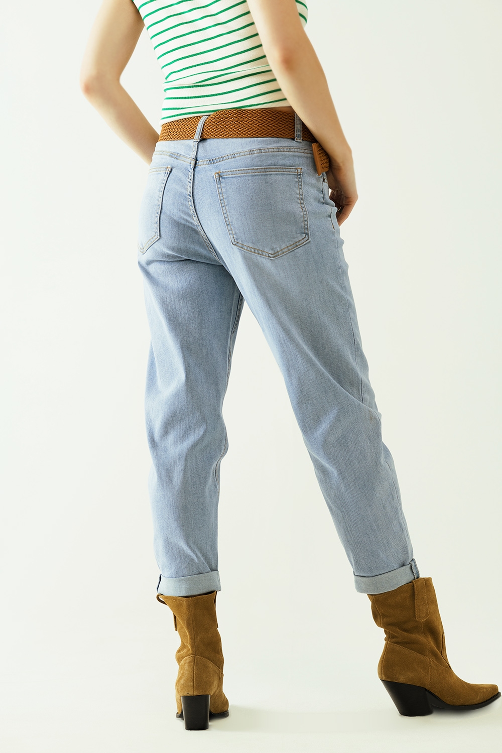 Vaqueros boyfriend azul claro con detalles de costuras en los bordes Vaqueros boyfriend azul claro con detalles de costuras en los bordes