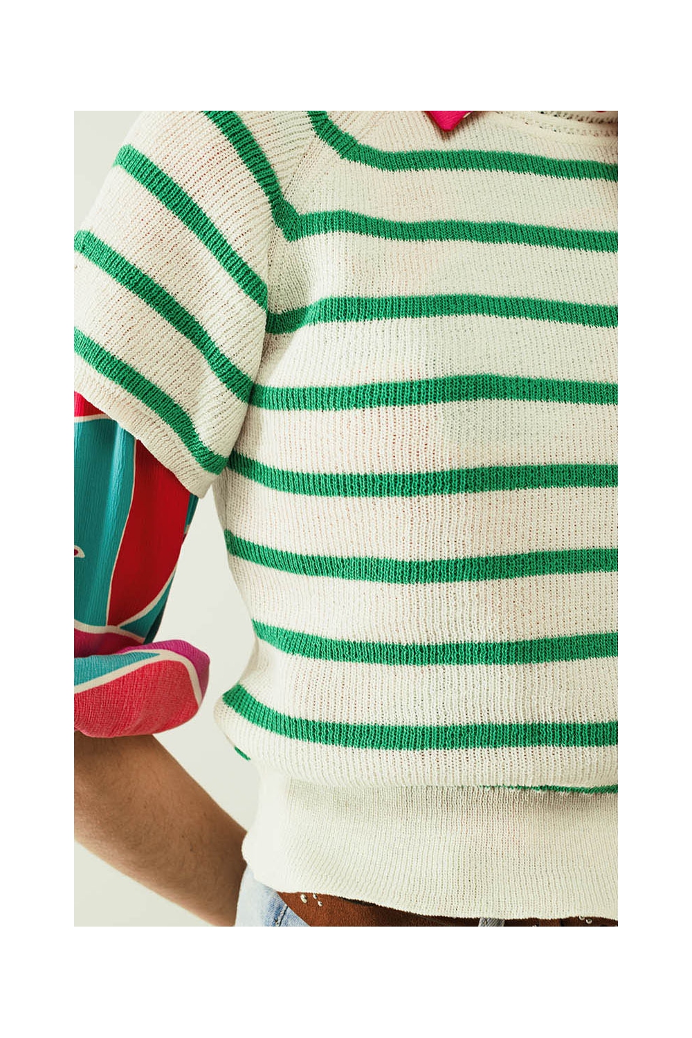 Sueter de manga corta de punto blanco con rayas verdes