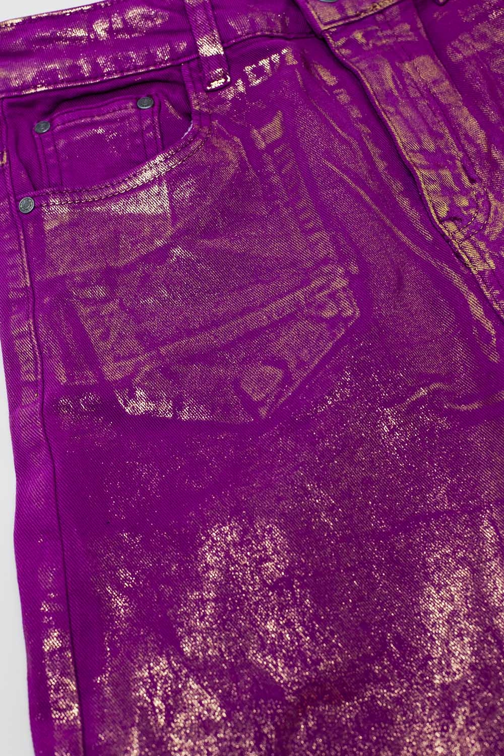 Vaqueros magenta de pata ancha con acabado metalizado en dorado Vaqueros magenta de pata ancha con acabado metalizado en dorado