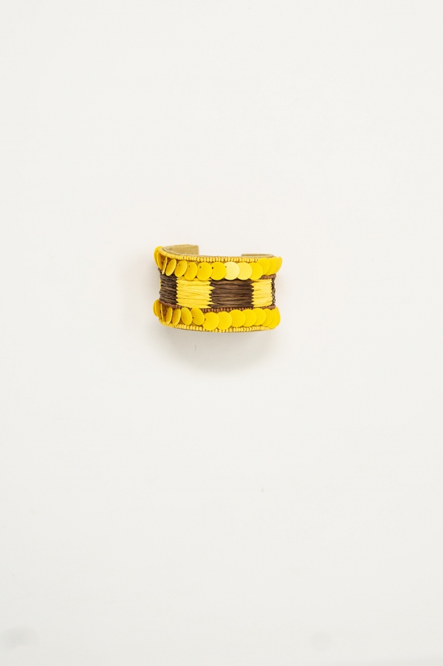 Pulsera Gruesa Abierta Amarilla Con Detalles De Marr&oacute;n