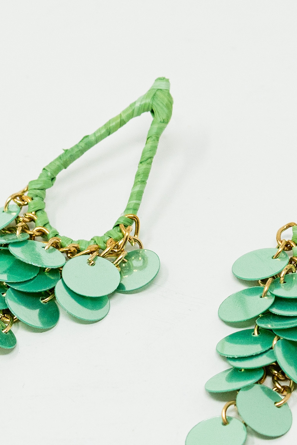 Pendientes gota de agua verde con lentejuelas en cascada