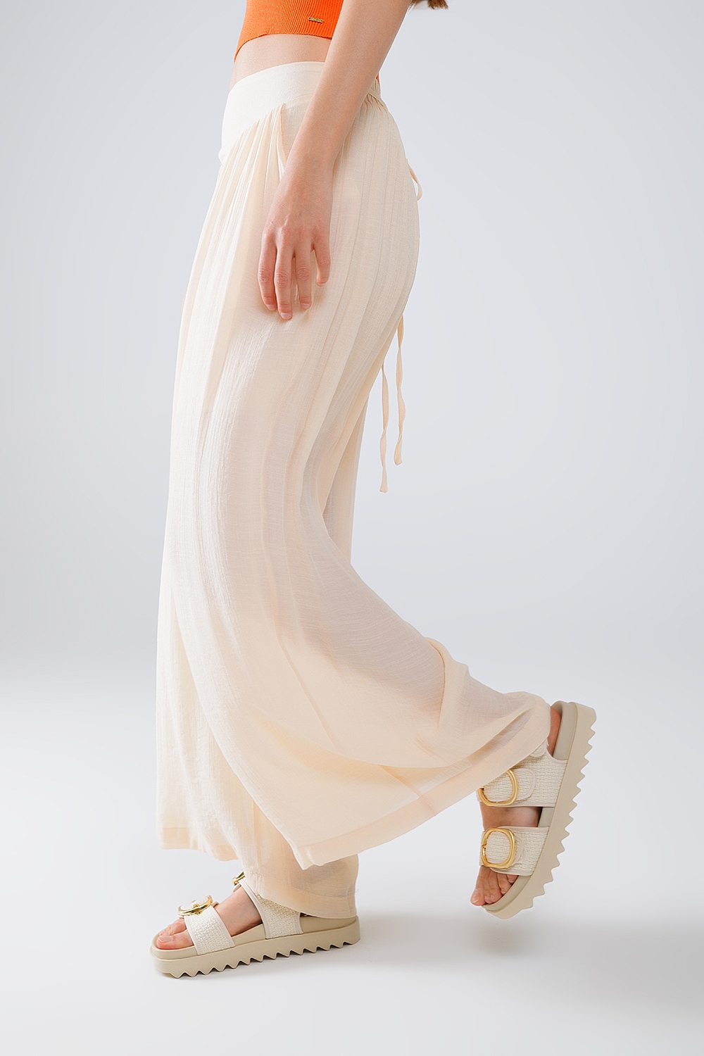 Pantalones Beige Estilo Palazzo Con Bolsillos Laterales Y Cintura Gruesa Pantalones Beige Estilo Palazzo Con Bolsillos Laterales Y Cintura Gruesa