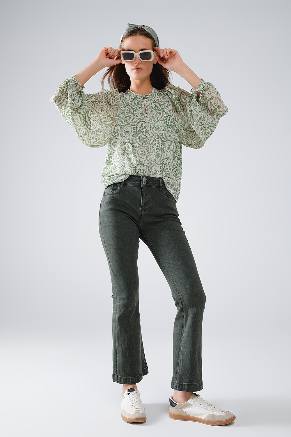Blusa de gasa verde con estampado floral y mangas globo largas Blusa de gasa verde con estampado floral y mangas globo largas