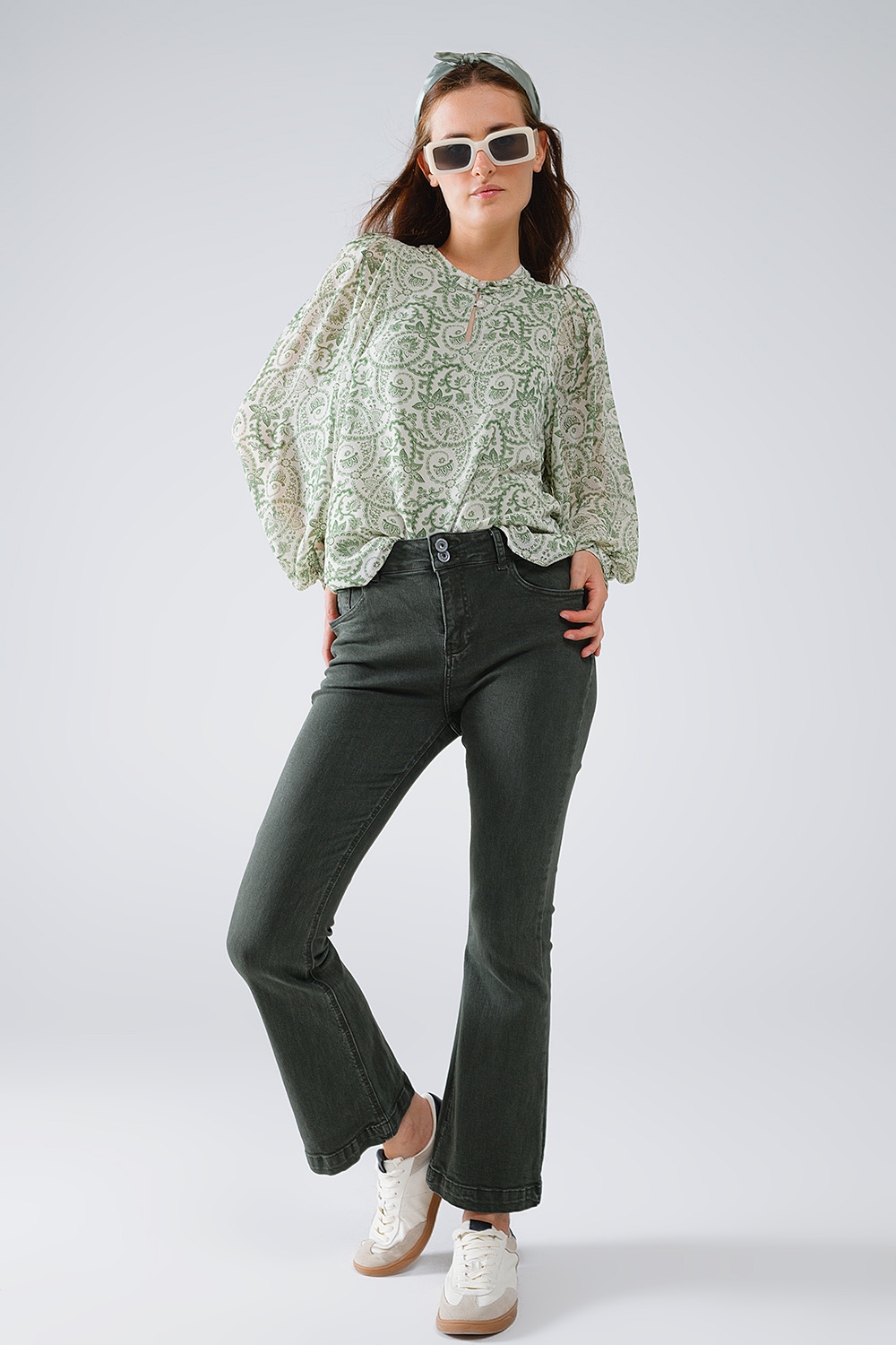 Blusa de gasa verde con estampado floral y mangas globo largas Blusa de gasa verde con estampado floral y mangas globo largas