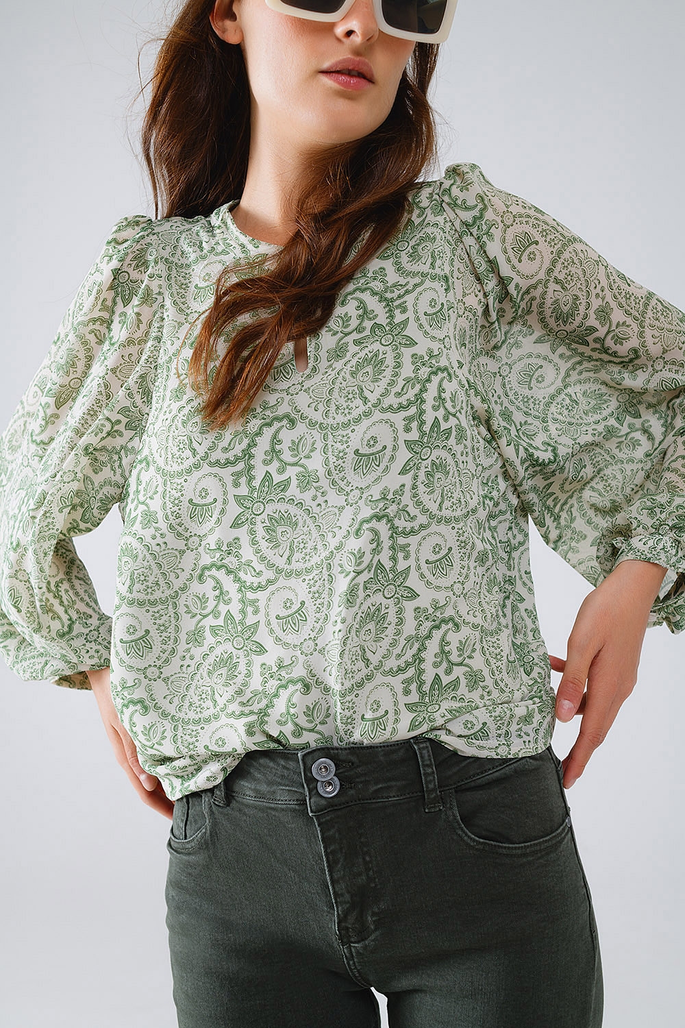 Blusa de gasa verde con estampado floral y mangas globo largas Blusa de gasa verde con estampado floral y mangas globo largas
