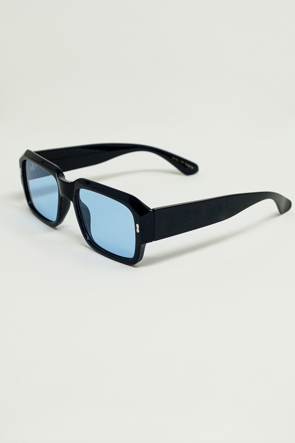 Gafas de sol rectangulares con montura negra y lentes azules Gafas de sol rectangulares con montura negra y lentes azules