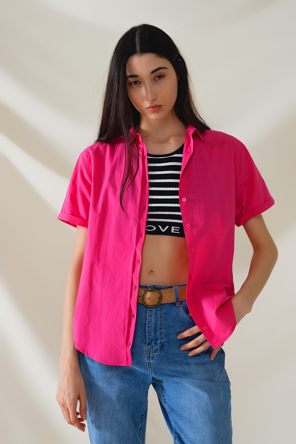 Camisa abotonada de manga corta en fucsia Camisa abotonada de manga corta en fucsia