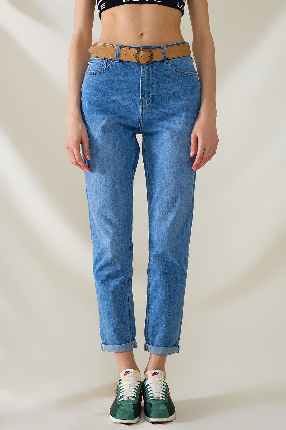 Vaqueros de cintura alta en denim el&aacute;stico de lavado medio