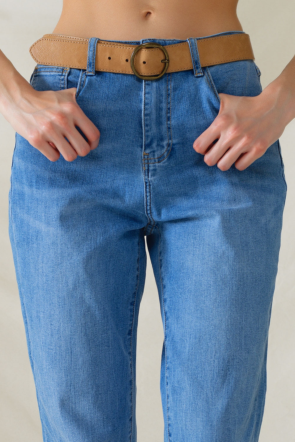 Vaqueros de cintura alta en denim el&aacute;stico de lavado medio