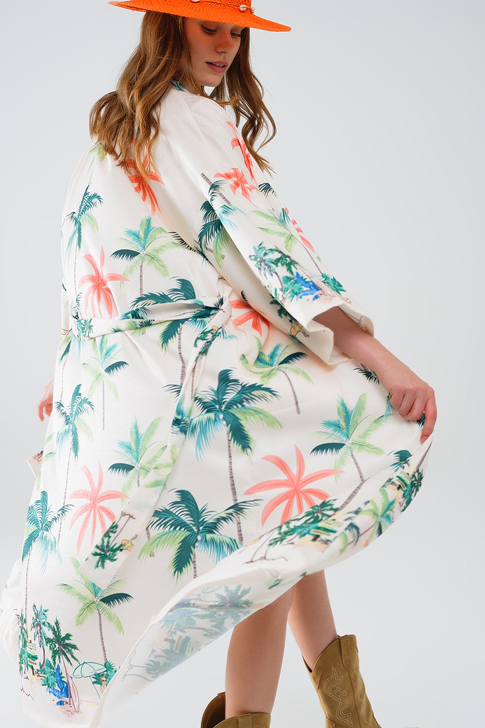 Kimono abierto en color crema con estampado playero y largo midi