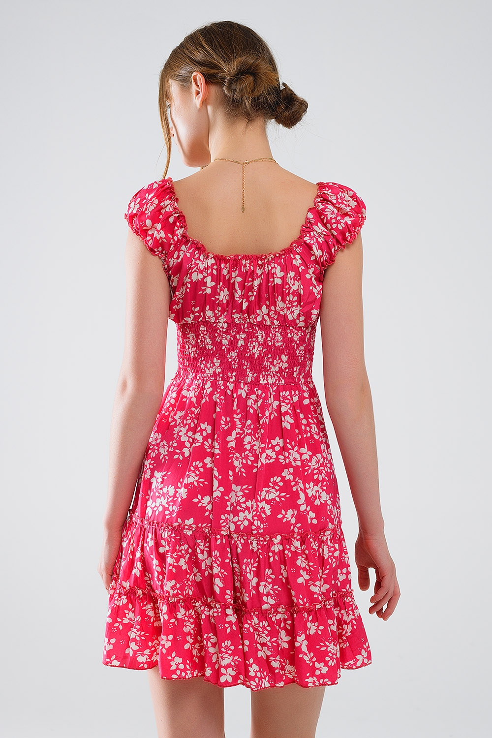 Vestido corto rojo con estampado floral blanco y cintura elástica Vestido corto rojo con estampado floral blanco y cintura elástica