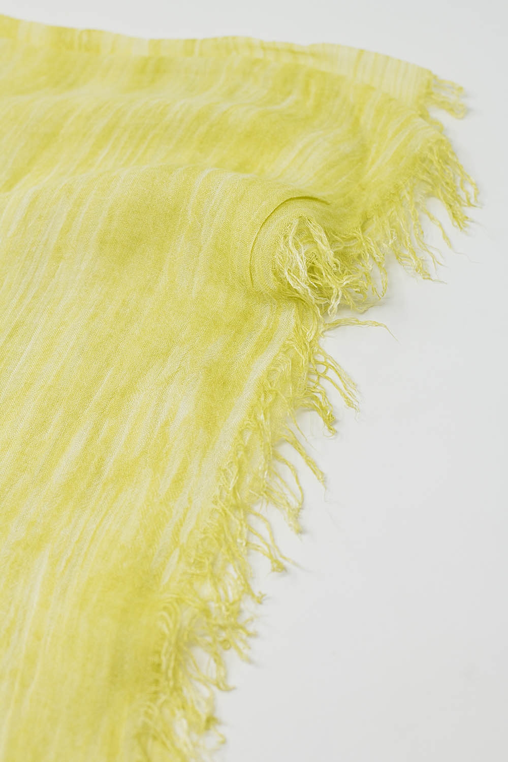 Bufanda ligera en amarillo Bufanda ligera en amarillo