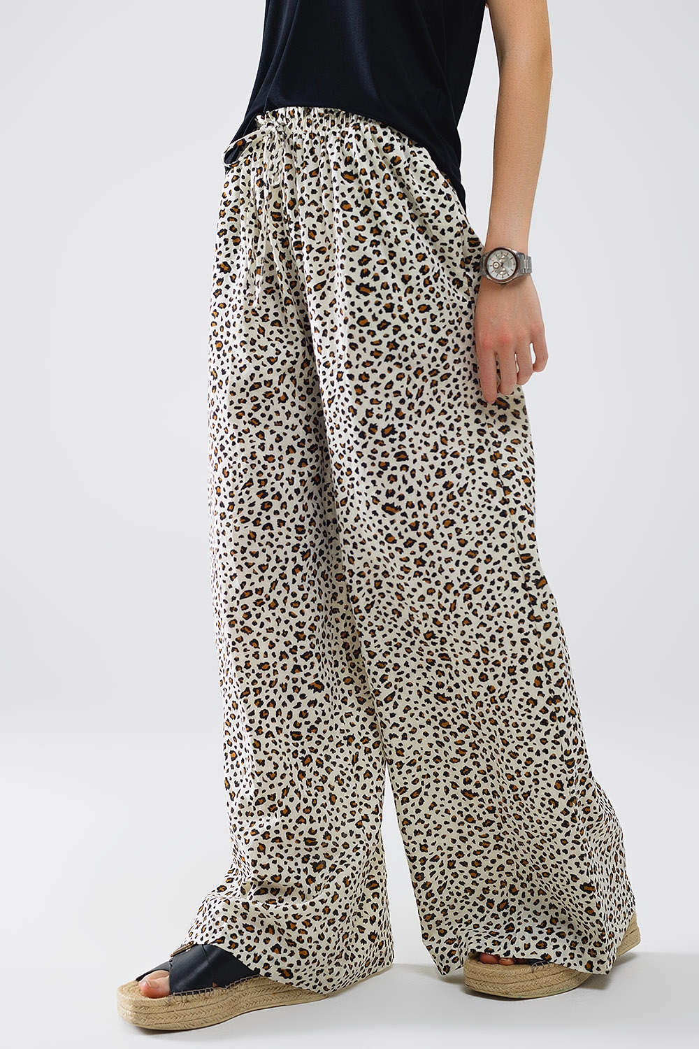 Pantalón recto con cintura elástica y estampado de leopardo Pantalón recto con cintura elástica y estampado de leopardo
