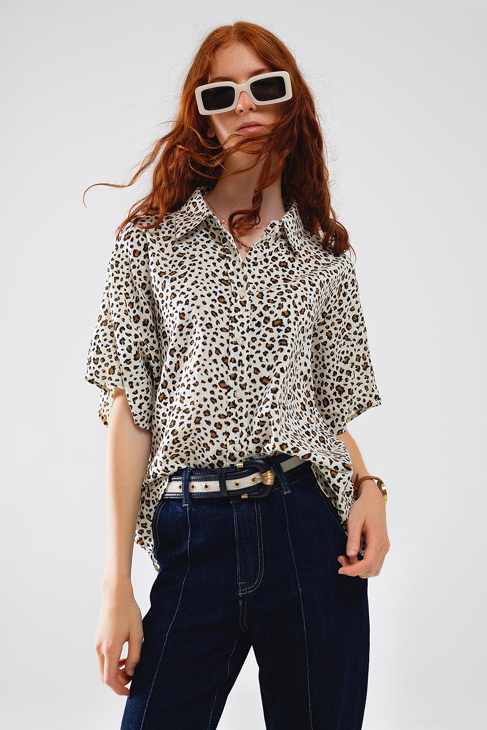 Camisa relajada oversize de manga corta con estampado de leopardo