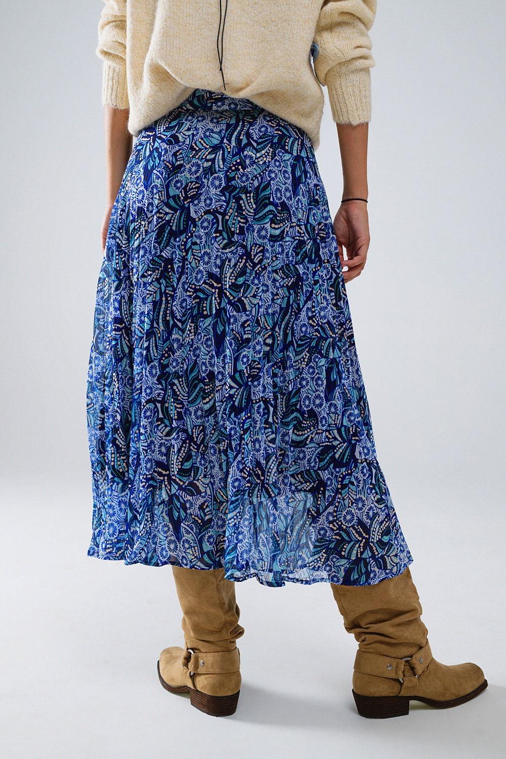 Falda midi plisada con estampado abstracto azul y tapeta de botones