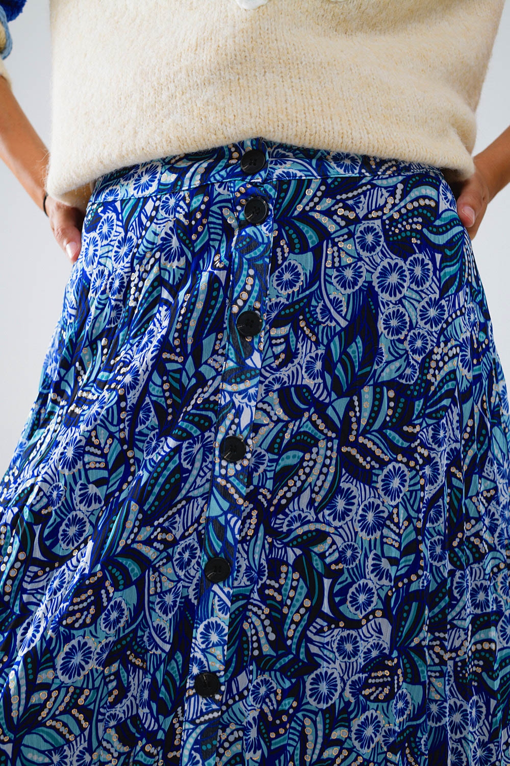 Falda midi plisada con estampado abstracto azul y tapeta de botones