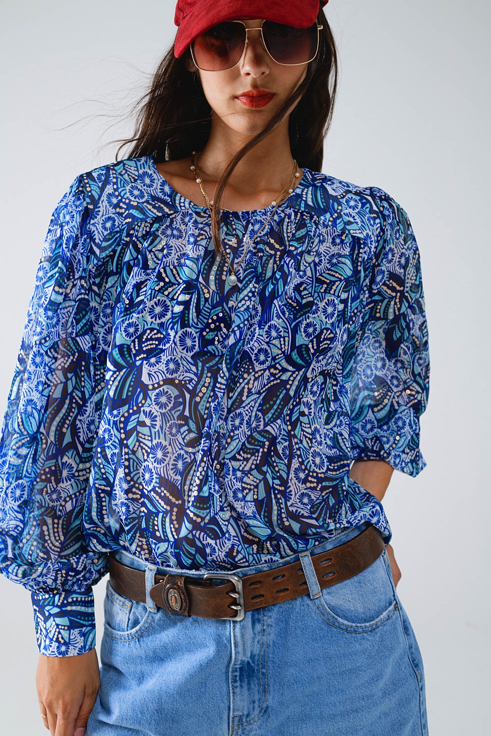 Blusa con estampado abstracto y mangas globo en azul Blusa con estampado abstracto y mangas globo en azul