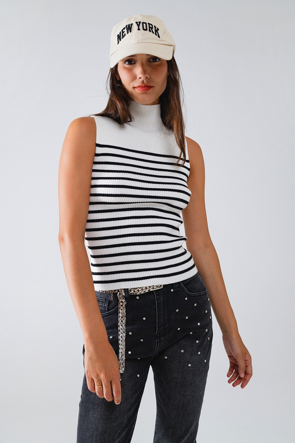 Camiseta De Tirantes Con Cuello De Tortuga A Rayas En Blanco Camiseta De Tirantes Con Cuello De Tortuga A Rayas En Blanco