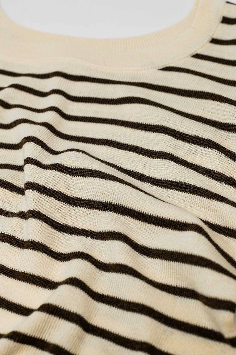 Jersey de punto fino a rayas beige con cuello barco Jersey de punto fino a rayas beige con cuello barco