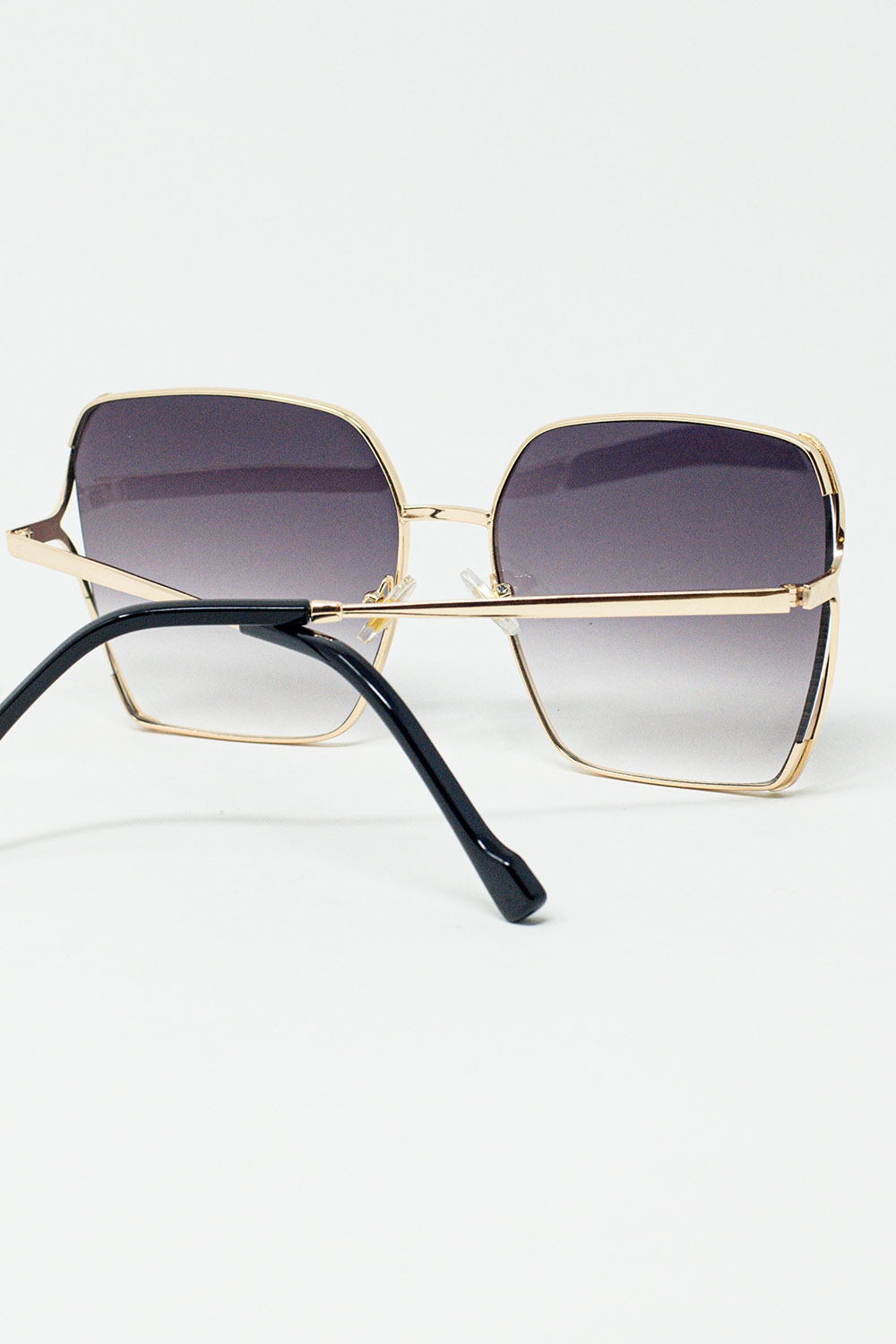 Gafas de sol cuadradas oversize de metal con lentes degradadas negras