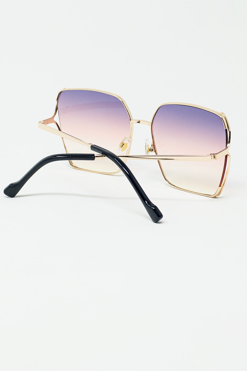 Gafas de sol cuadradas oversize de metal con lentes degradadas moradas