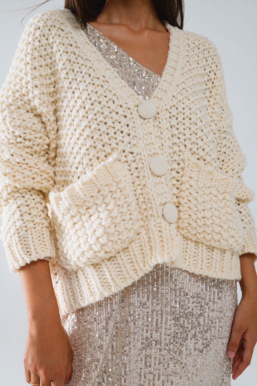 Chaqueta oversize de punto grueso beige con bolsillos